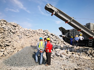 上海闵行时产80-150吨建筑垃圾移动式破碎生产线