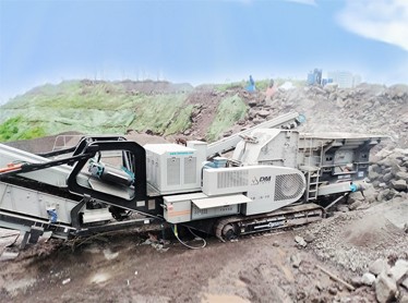 重庆时产200-250吨石灰石履带式移动破碎生产线