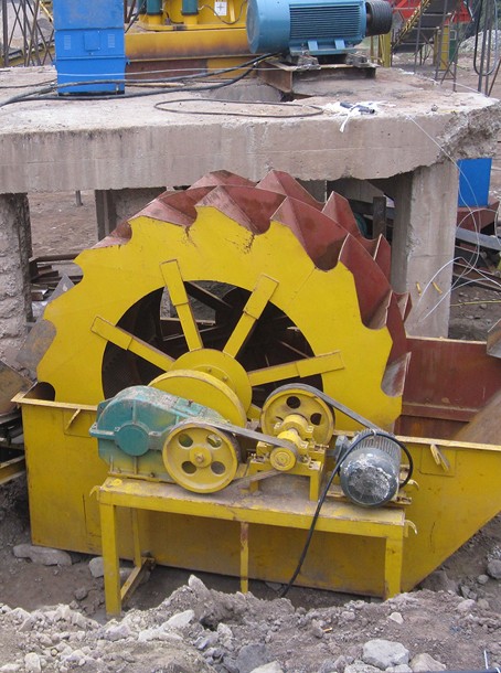 【金属矿】四川时产300吨金属矿破碎成套设备