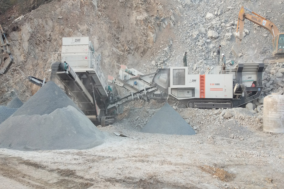 四川西昌时产150吨硬质岩履带式移动破碎生产线