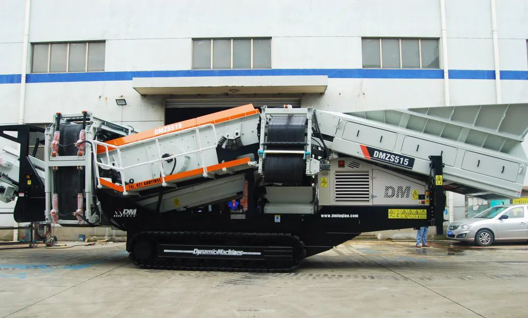 发货中 | 上海东蒙开年发货进行中！DMZS515移动重型筛分站火速发往客户前方，助力客户砂石骨料项目!